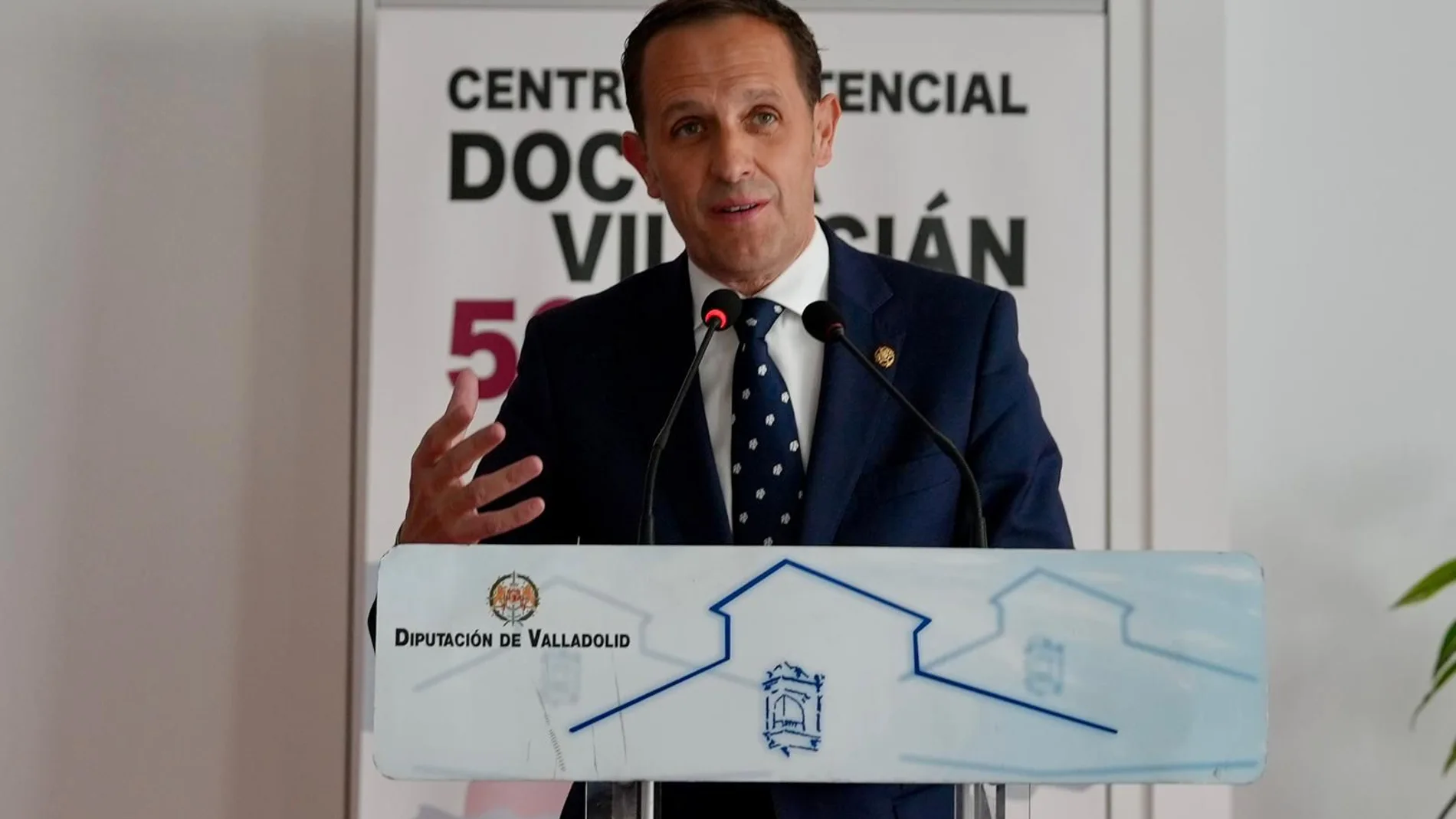 Conrado Íscar inaugura el nuevo Salón Polivalente del Centro Asistencial Doctor Villacián de Valladolid