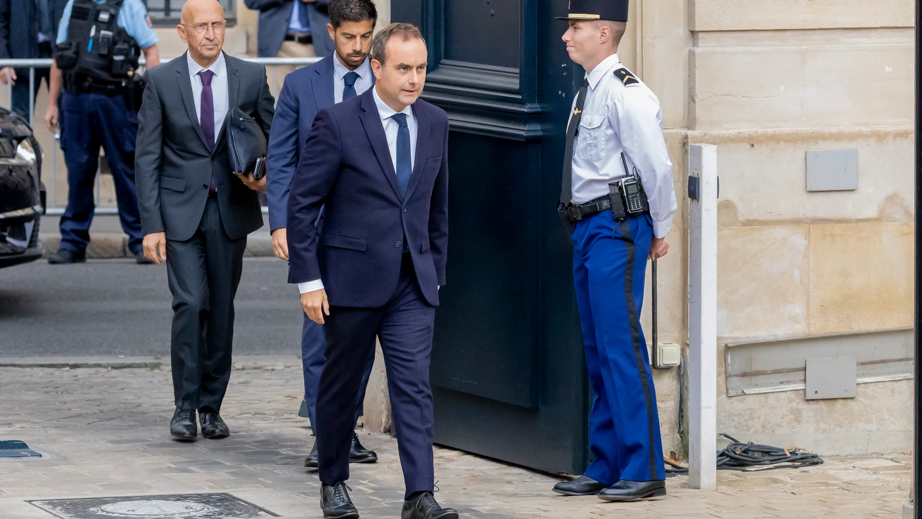 September 10, 2025, Paris, France, France: Paris, France September 10, 2025 - Handover ceremony at the Prime Minister s residence Hotel De Matignon. Sebastien Lecornu, former Minister of the Armed Forces, has been appointed Prime Minister at the age of 39. He has been a close associate of Emmanuel Macron since 2017 - Sebastien Lecornu..POLITIQUE, MATIGNON, PREMIER MINISTRE, GOUVERNEMENT, PASSATION DE POUVOIRS, REMANIEMENT. Europa Press/Contacto/Vincent Isore 10/09/2025 ONLY FOR USE IN SPAIN