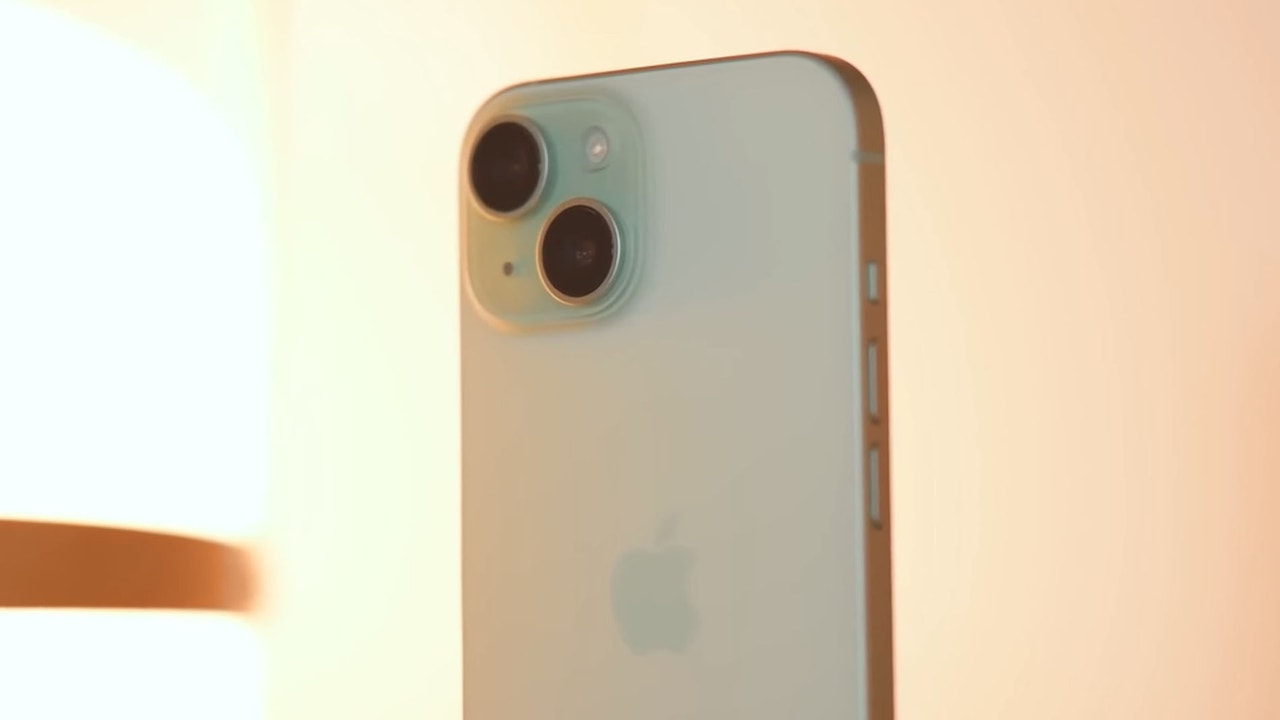 Este móvil compacto de Apple ya merecía la pena antes del iPhone 17 y ahora está mucho más barato