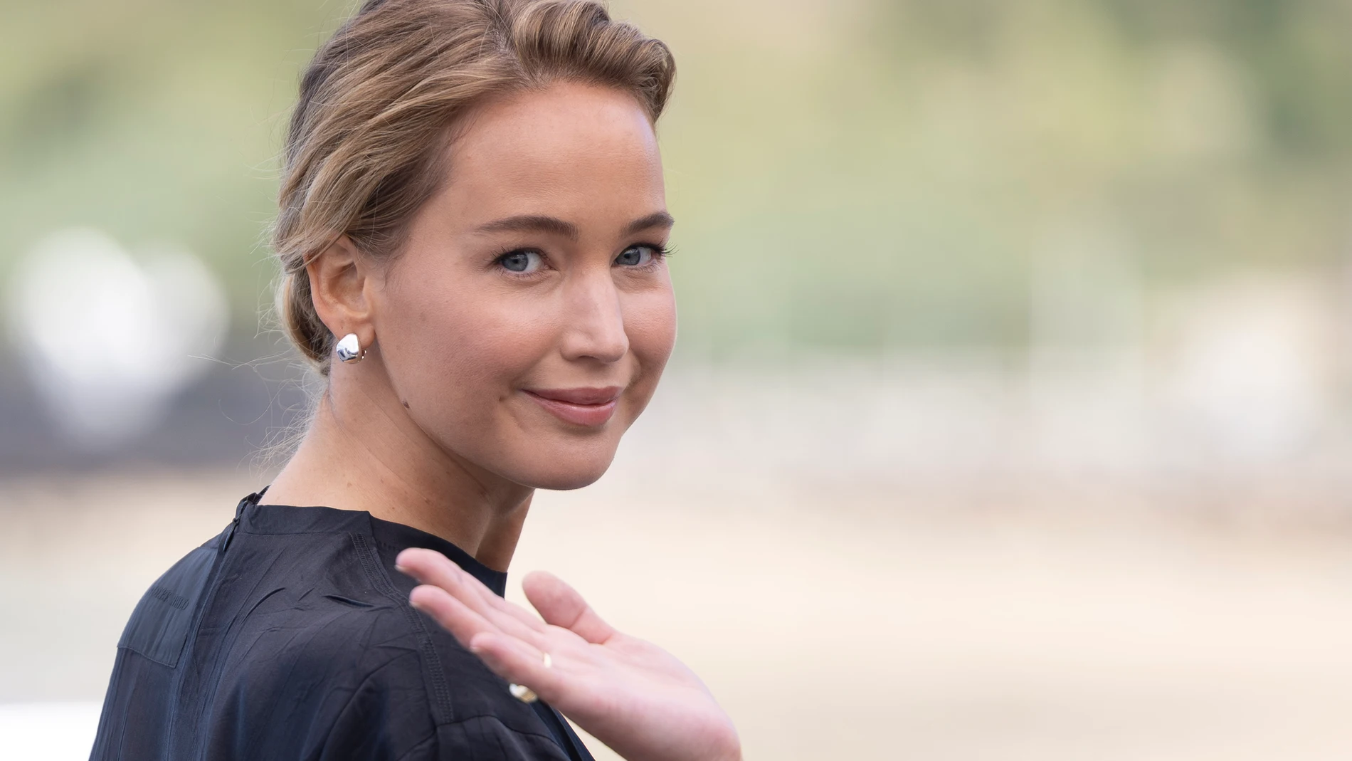 La actriz Jennifer Lawrence posando durante su llegada a San Sebastián