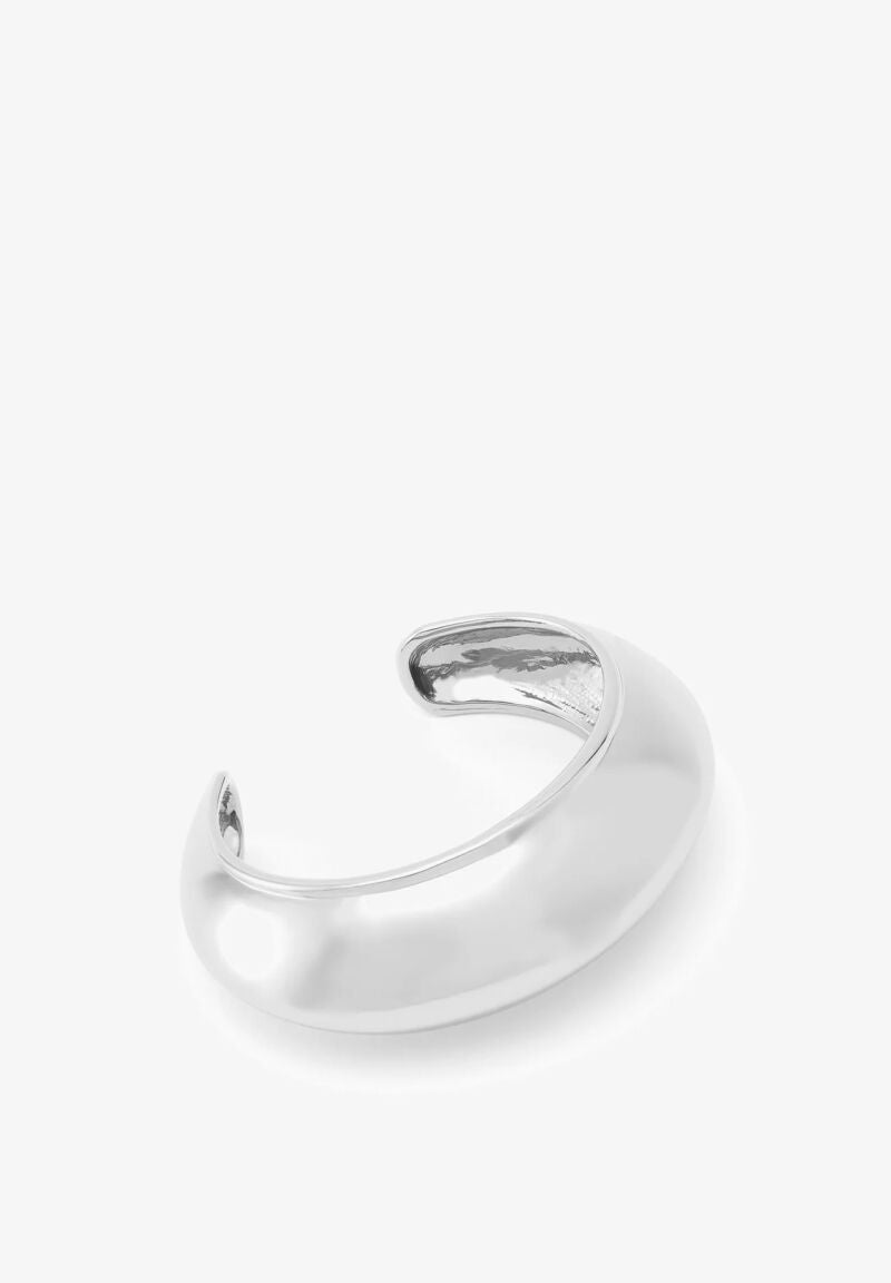 Brazalete metálico.