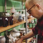 Un hombre encuentra un objeto coleccionable en una tienda de segunda mano por 64 euros y luego descubre su verdadero valor