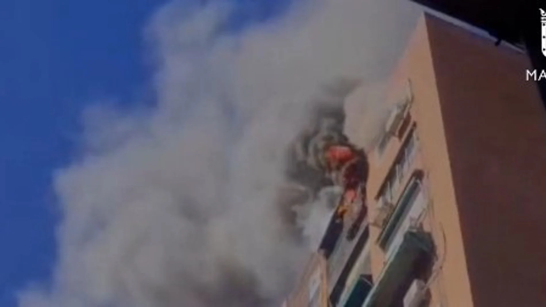 MADRID.-Sucesos.- Un incendio en una vivienda de Moncloa-Aravaca deja una mujer con quemaduras leves y una crisis de ansiedad