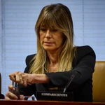 Sánchez blinda a Begoña Gómez: bozal al PSOE y sin foto