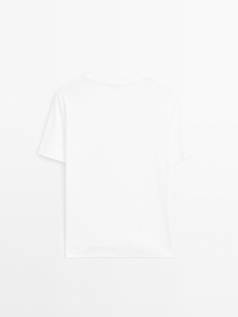Camiseta básica.