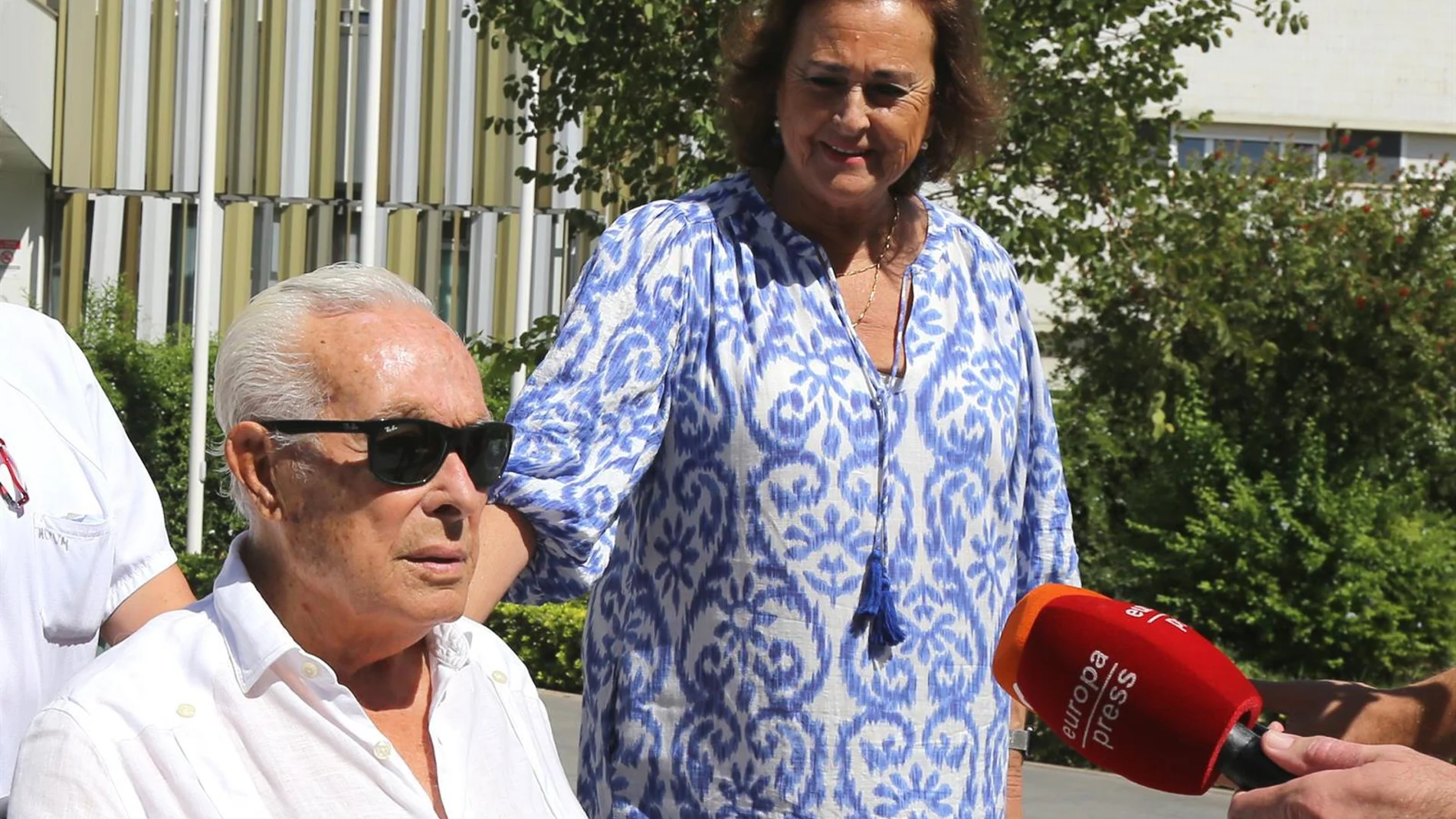 Curro Romero recibe el alta hospitalaria