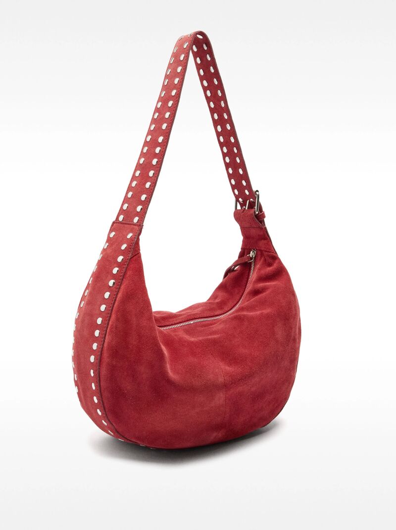 Bolso en rojo.