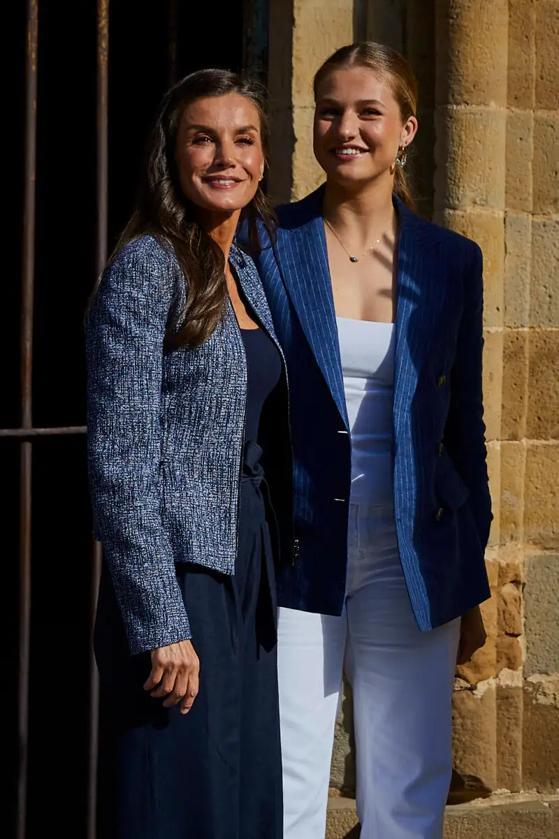 Los Reyes Felipe VI y Doña Letizia, junto a la Princesa de Asturias y de Viana, visitan Navarra en el debut of