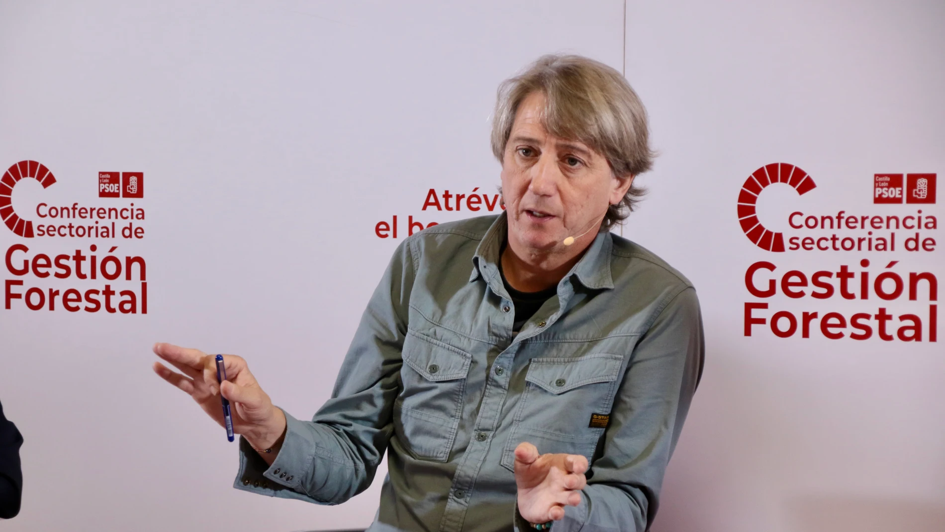 El secretario regional del PSOE, Carlos Martínez, interviene en la conferencia sectorial sobre gestión forestal
