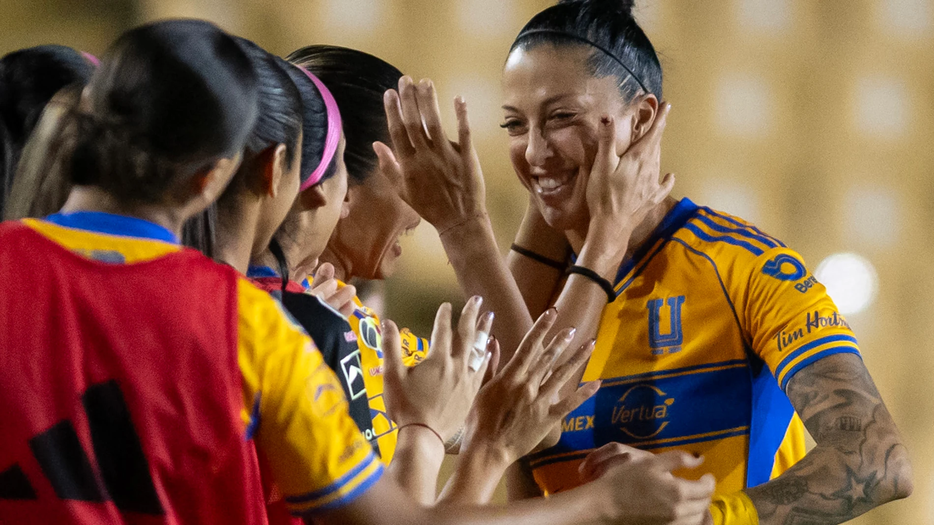 AME2926. MONTERREY (MÉXICO), 26/09/2025.- Jennifer Hermoso de Tigres celebra un gol este viernes, durante un partido de la Liga Femenil MX entre Tigre y León en el estadio Universitario, en Monterrey (México). EFE/ Miguel Sierra