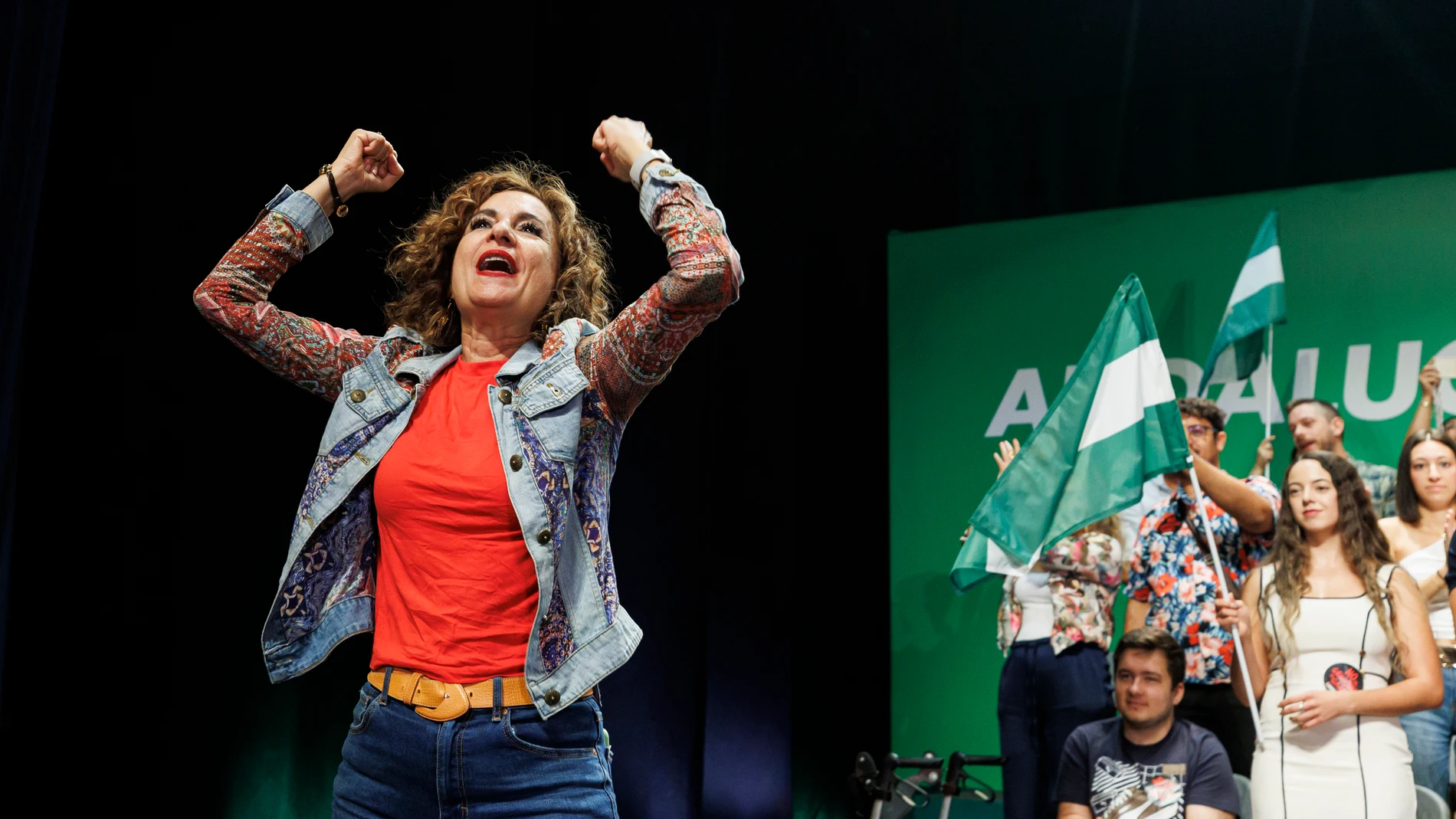 La secretaria general del PSOE-A, María Jesús Montero, participa en un acto público en el Espacio Escénico de Maracena (Granada, Andalucía, España), a 27 de septiembre de 2025. La secretaria general del PSOE de Andalucía, actual vicepresidenta del gobierno y candidata a las elecciones andaluzas, María Jesús Montero, ha participado en un acto público organizado por el partido en el municipio granadino de Maracena. "Una cita para hablar de presente y futuro, de Andalucía y de cambio", según in...