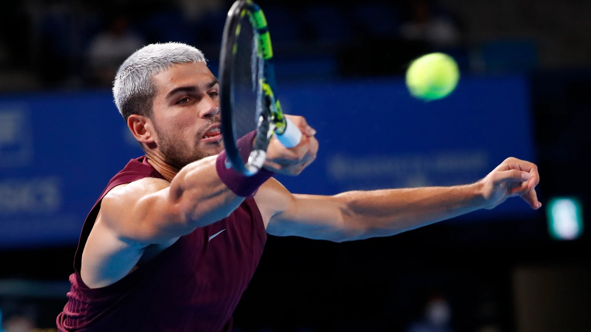 TOKYO (Japan), 27/09/2025.- Carlos Alcaraz of Spain in action against Zizou Bergs of Belgium (not pictured) during their round of 16 match at the Japan Open tennis tournament at Ariake Colosseum in Tokyo, Japan, 27 September 2025. (Tenis, Bélgica, Japón, España, Tokio) EFE/EPA/RODRIGO REYES MARIN