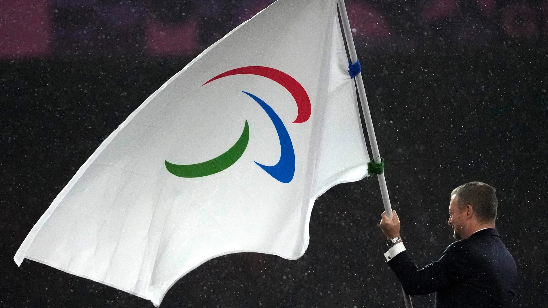 FILE - President of the International Paralympic Committee Andrew Parsons passes the Paralympic flag to Mayor of Los Angeles Karen Bass, not in photo, after receiving it from Mayor of Paris Anne Hidalgo, not in photo, during the closing ceremony of the 2024 Paralympics, Sunday, Sept. 8, 2024, in Paris, France. (AP Photo/Michel Euler, File)