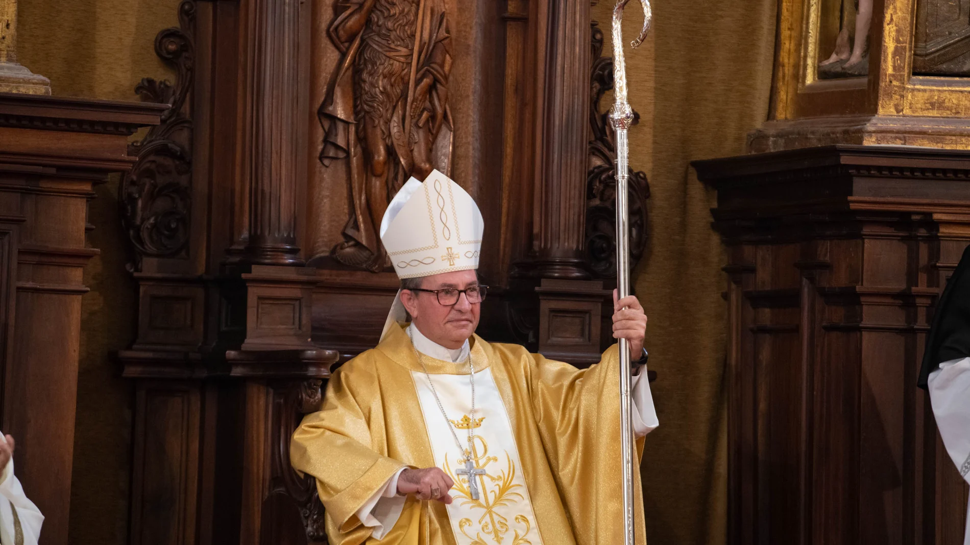 El obispo Abilio Martínez Varea durante la misa de inauguración de su ministerio episcopal, en la Catedral de Ciudad Real, a 27 de septiembre de 2025, en Ciudad Real, Castilla-La Mancha (España). En el acto, el nuevo obispo recibirá el báculo episcopal y tomará posesión de la cátedra diocesana, marcando así el inicio formal de su ministerio en la diócesis ciudadrealeña. La ceremonia ha sido presidida por el arzobispo de Toledo, Francisco Cerro, y ha contado con la participación de 23 obispos ...