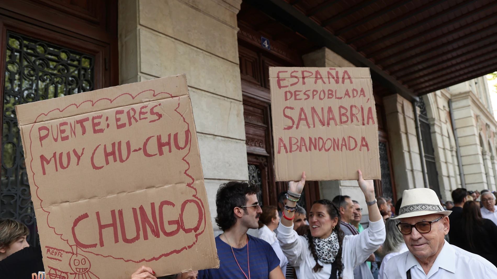 Los zamoranos claman en Madrid por la recuperación del AVE a Sanabria