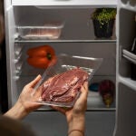 Platos comunes en España como el pollo o la tortilla de patatas no deben guardarse más de 1 día en la nevera