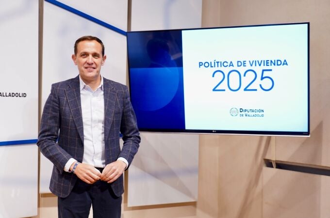 El presidente de la Diputación de Valladolid, Conrado Íscar, presenta las novedades del Plan de Vivienda