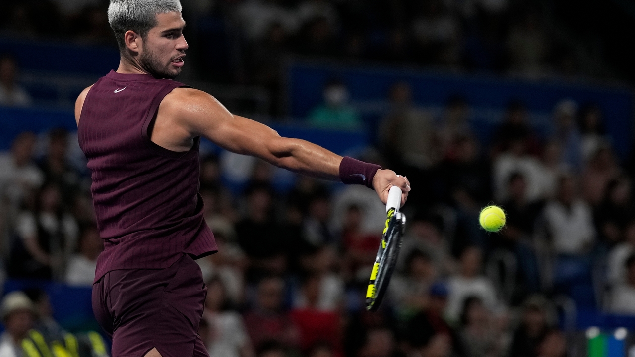 Alcaraz encuentra otra vía para alcanzar la final de Tokio