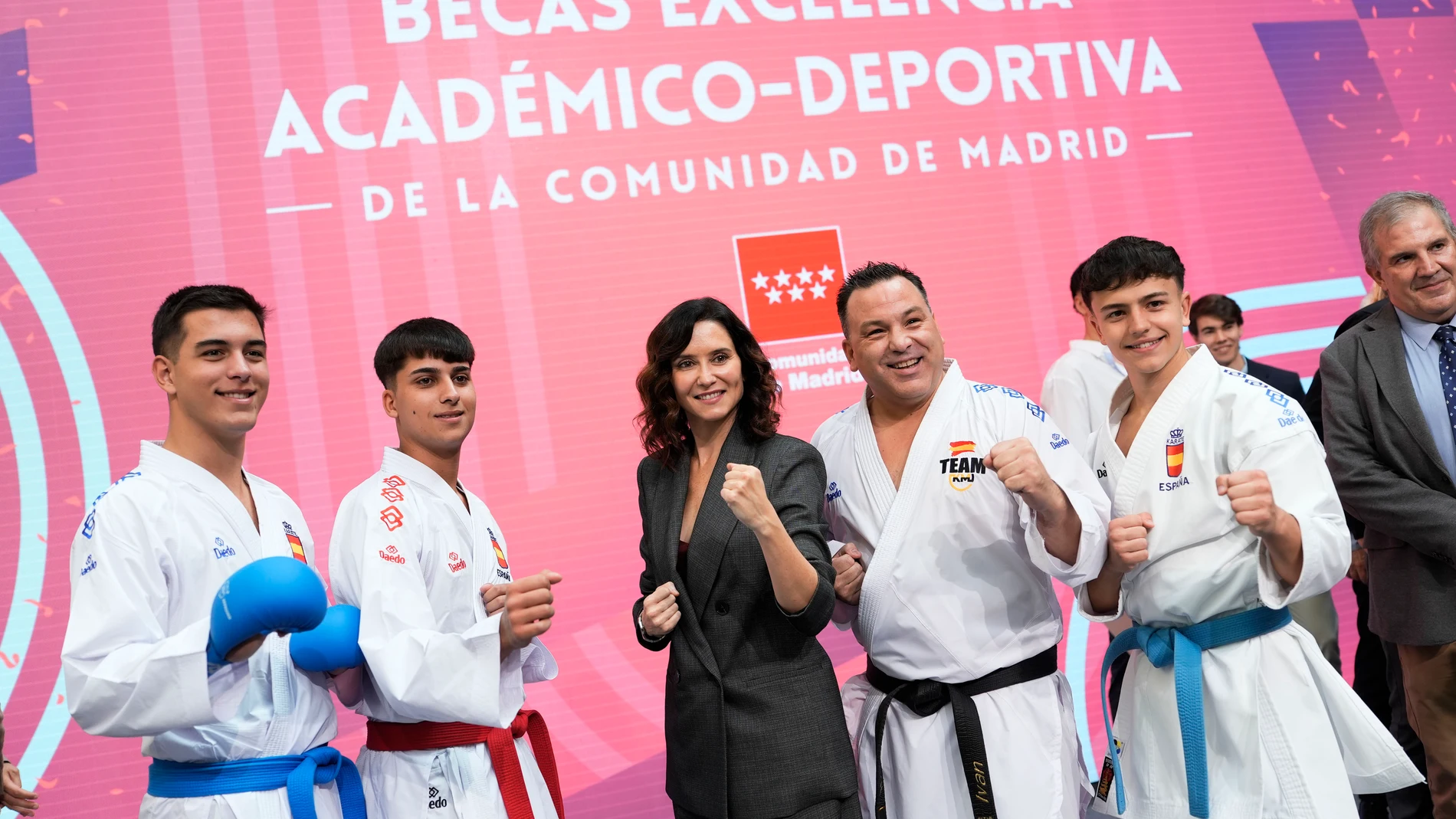 MADRID, 29/09/2025.- La presidenta de la Comunidad de Madrid, Isabel Díaz Ayuso, en la entrega de las nuevas becas de excelencia académico-deportiva del Gobierno regional este lunes en la Real Casa de Correos. EFE/COMUNIDAD DE MADRID PRENSA SOLO USO EDITORIAL/SOLO DISPONIBLE PARA ILUSTRAR LA NOTICIA QUE ACOMPAÑA (CRÉDITO OBLIGATORIO