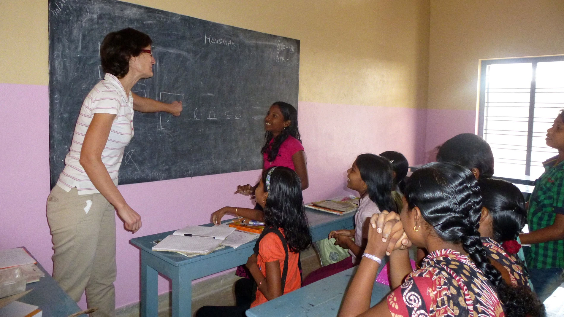 Jóvenes españoles participan en acciones de voluntariado internacional en países en vías de desarrollo