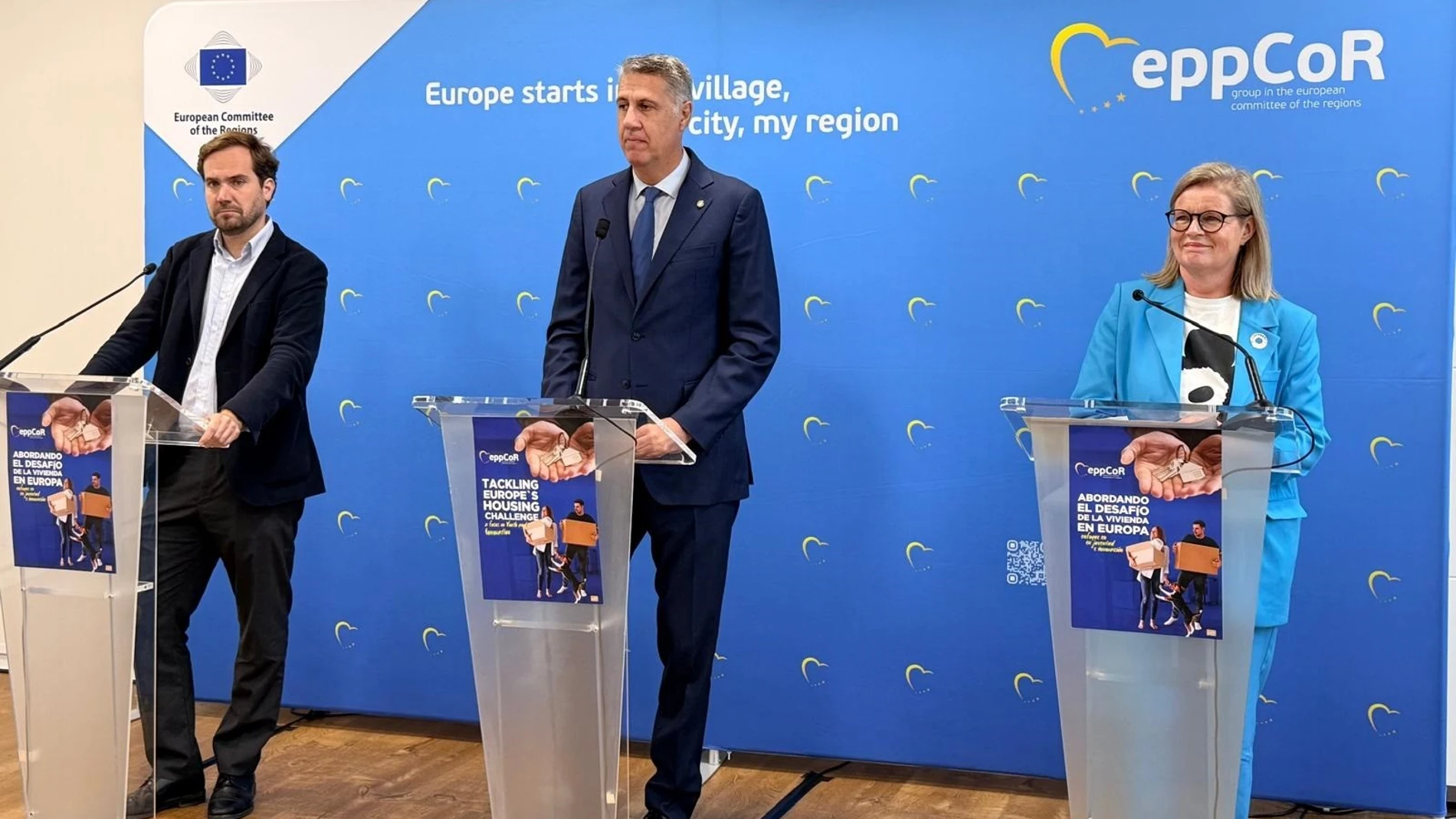 El alcalde de Badalona (Barcelona), Xavier García Albiol; la presidente del Partido Popular Europeo (PPE) en el Comité de las Regiones, Sari Rautio, y el eurodiputado del PP Borja Giménez Larraz en rueda de prensa. EUROPA PRESS 29/09/2025