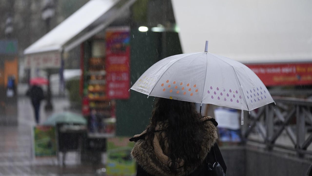 Cuatro rescates a atrapados en sus coches por las lluvias en la Región de Murcia
