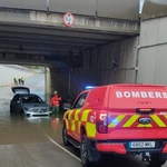 Bomberos y Policía Local atienden más de 20 incidencias en Castelló por las lluvias, entre ellas rescates de vehículos