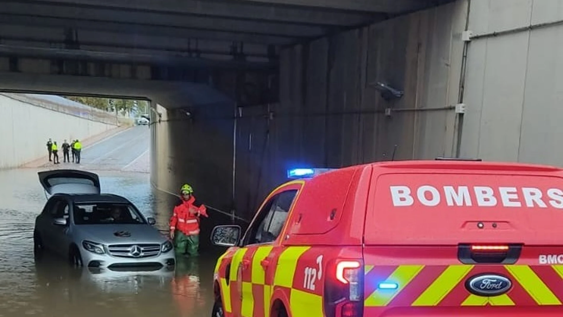 Bomberos y Policía Local atienden más de 20 incidencias en Castelló por las lluvias, como varios rescates de vehículos REMITIDA / HANDOUT por AYUNTAMIENTO DE CASTELLÓ Fotografía remitida a medios de comunicación exclusivamente para ilustrar la noticia a la que hace referencia la imagen, y citando la procedencia de la imagen en la firma 29/09/2025