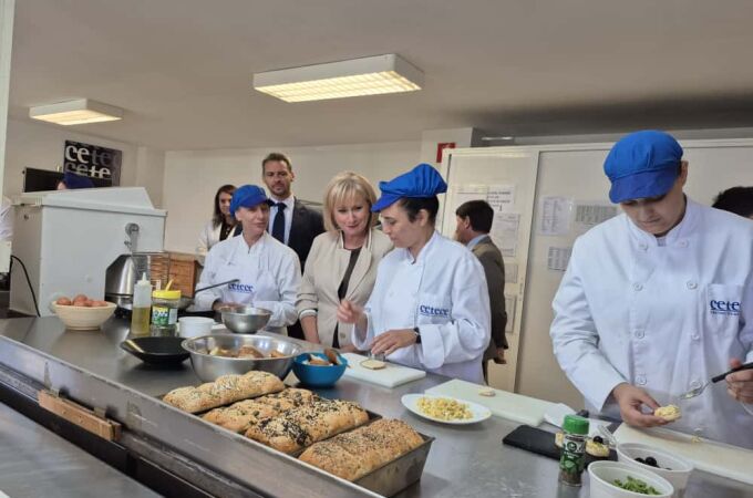La consejera de Industria, Comercio y Empleo, Leticia García, visita la Fundación CETECE