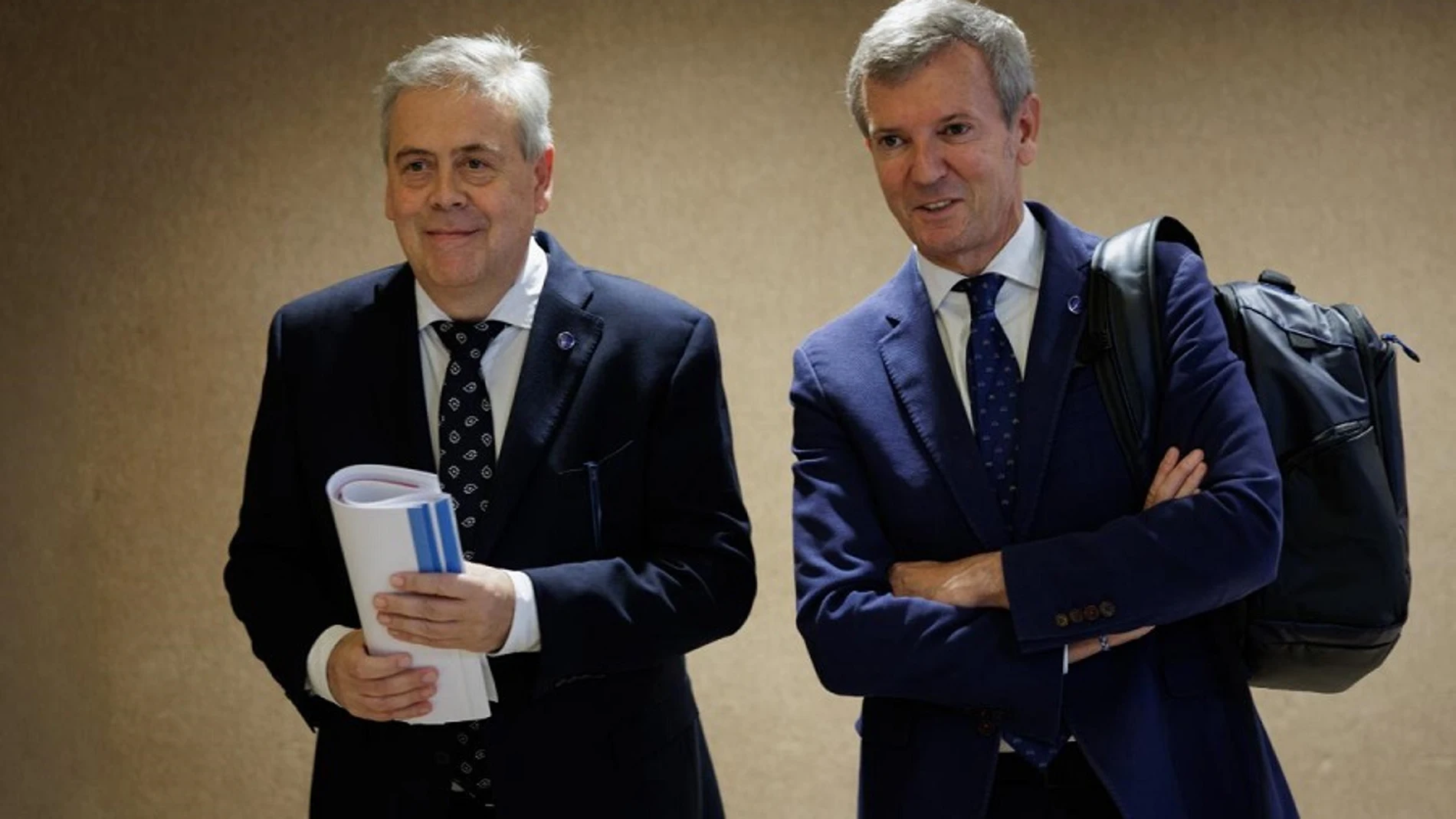Alfonso Rueda (derecha) y el conselleiro de Sanidade, Antonio Gómez Caamaño, hoy.