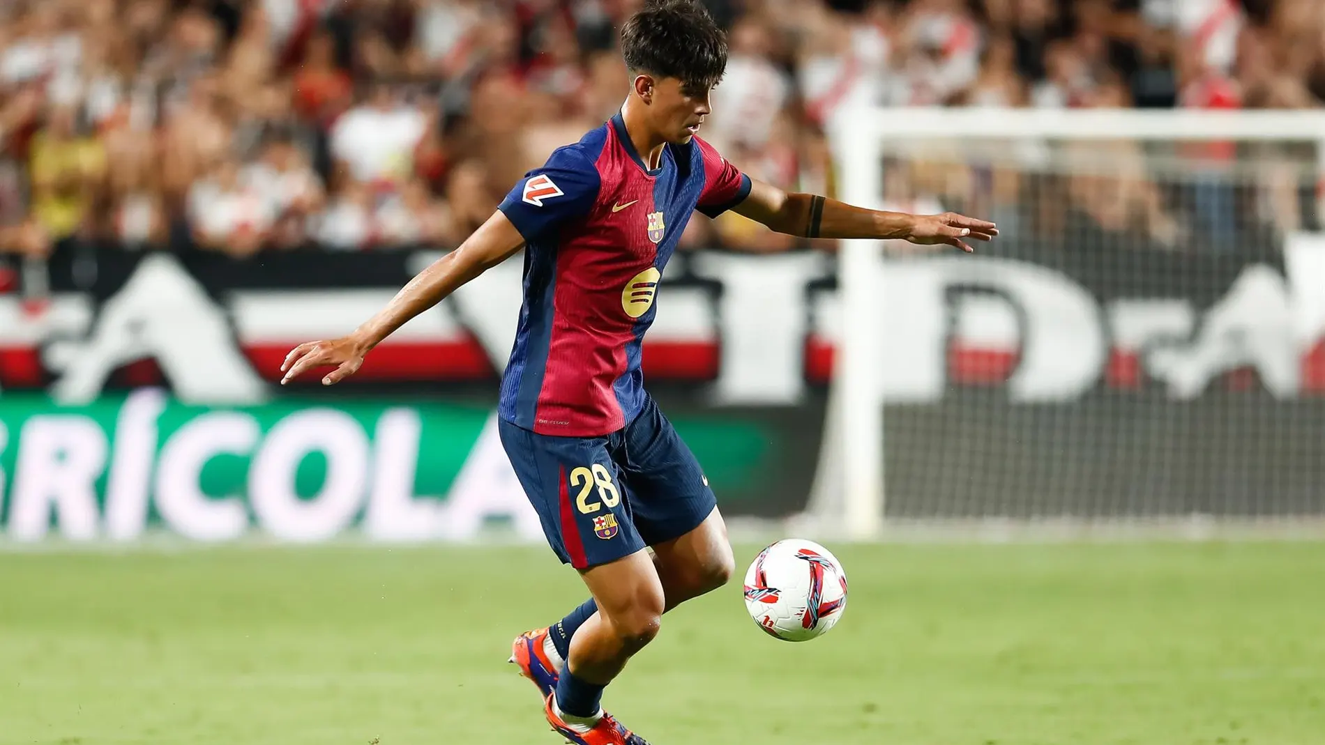 Fútbol.- AMP.- El centrocampista Marc Bernal firma su nuevo contrato con el FC Barcelona hasta 2029