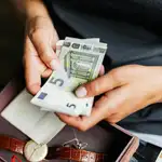 Dinero en efectivo guardado en casa