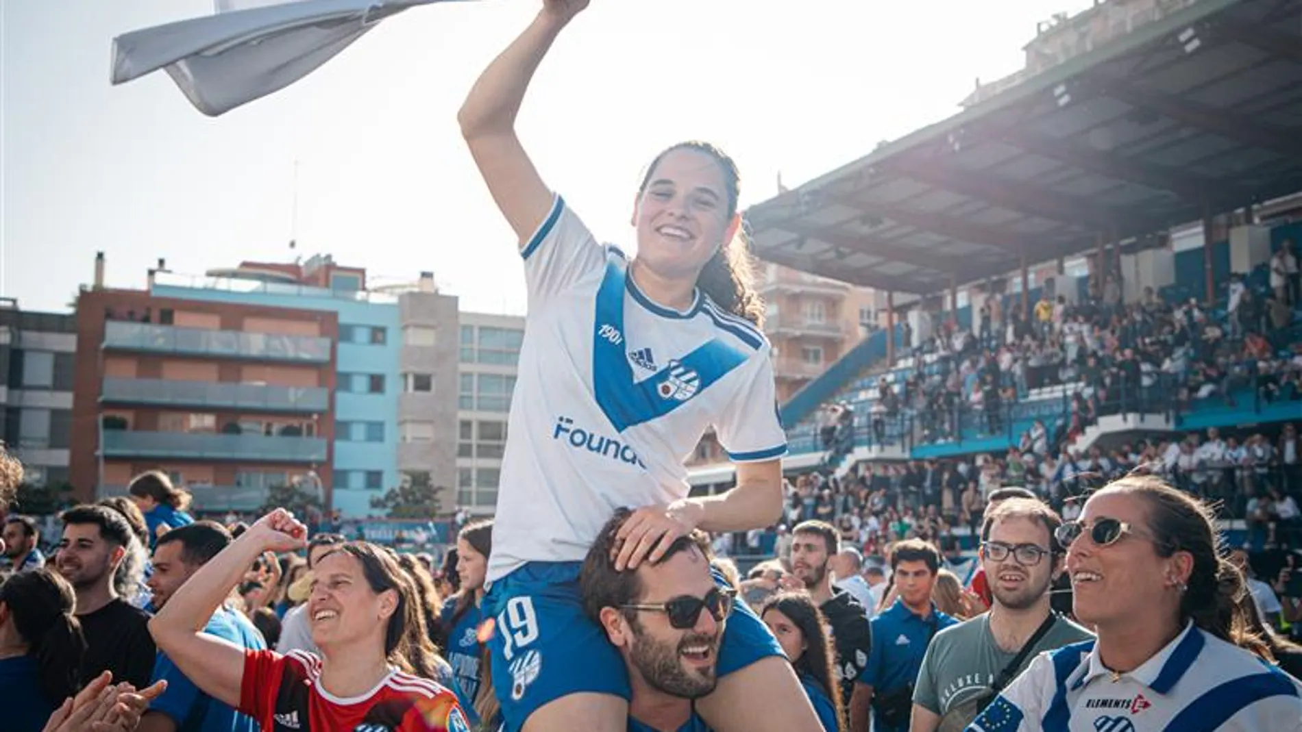 CE Europa celebra el ascenso a 1ª RFEF