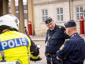 Agentes de Policía daneses, suecos y noruegos vigilan Copenhague durante la cumbre de la UE celebrada el 29 de octubre Copenhagen (Denmark), 29/09/2025.- Danish, Swedish and Norwegian police motorcycles patrol ahead of the EU summit at Amalienborg in Copenhagen, Denmark, 29 September 2025. Denmark is hosting the seventh meeting of the European Political Community, EPC. (Dinamarca, Copenhague) EFE/EPA/Sebastian Elias Uth DENMARK OUT