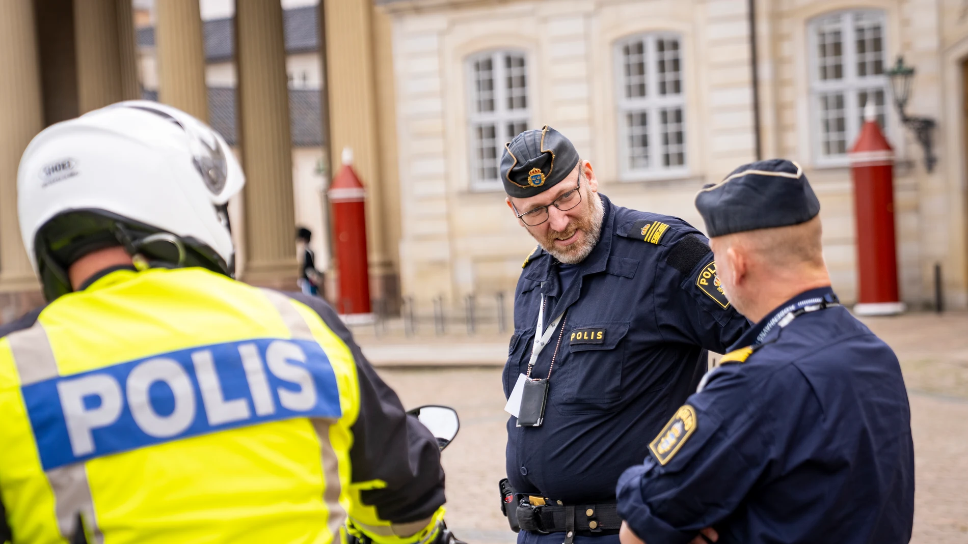 Copenhagen (Denmark), 29/09/2025.- Danish, Swedish and Norwegian police motorcycles patrol ahead of the EU summit at Amalienborg in Copenhagen, Denmark, 29 September 2025. Denmark is hosting the seventh meeting of the European Political Community, EPC. (Dinamarca, Copenhague) EFE/EPA/Sebastian Elias Uth DENMARK OUT