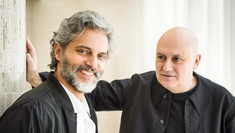 Joaquín Furriel y Calixto Bieito, en un posado promocional