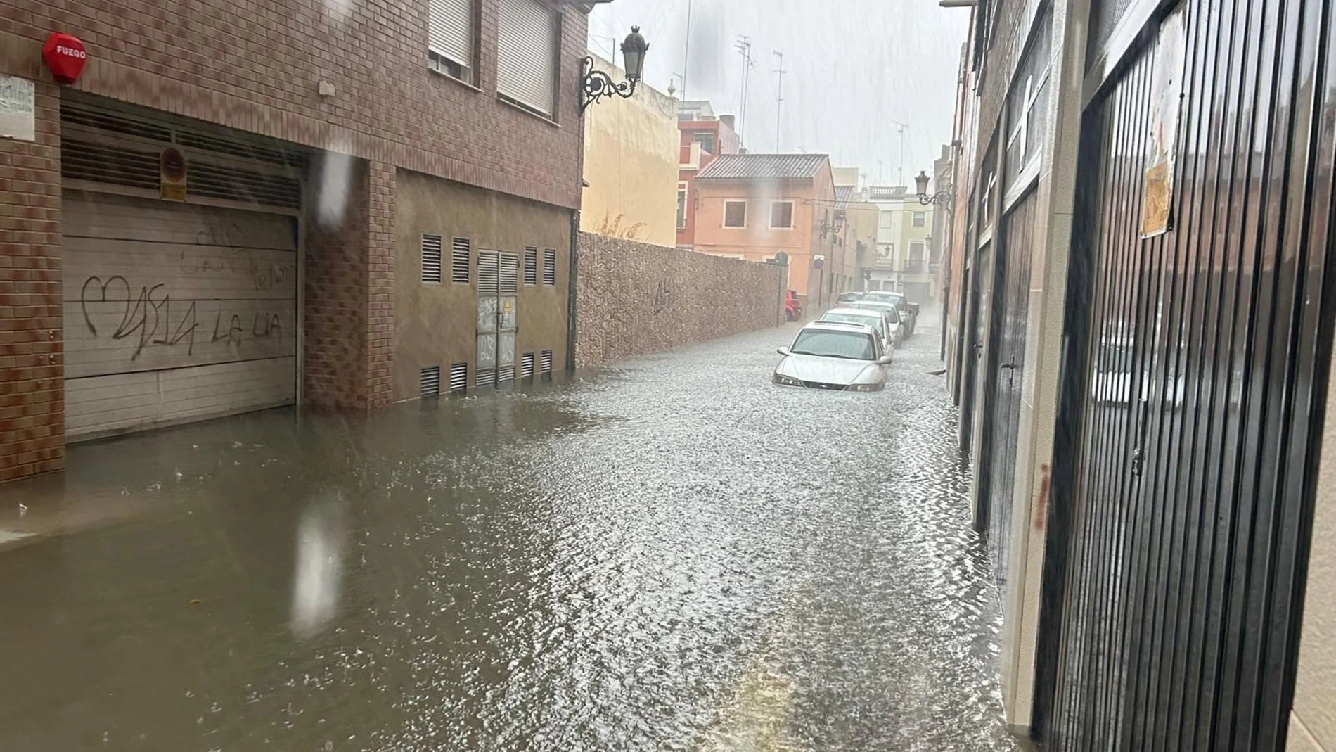 La alerta roja deja tarde "complicada" en el litoral valenciano con lluvias "históricas" en Cullera, Sueca y El Perelló