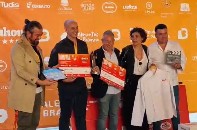 Javier Alfaro, del restaurante Rosi La Loca (Madrid), conquista el VI Concurso Internacional de Patatas Bravas de Palencia