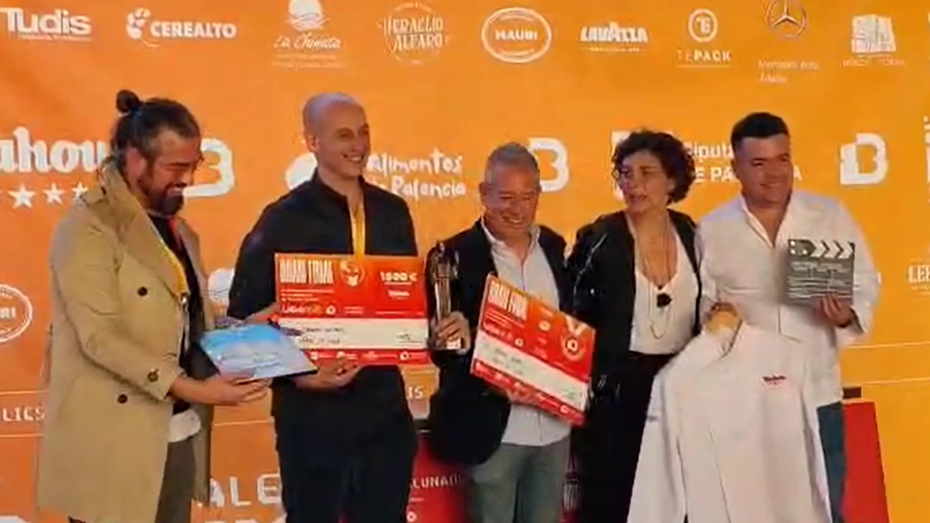 Javier Alfaro, del restaurante Rosi La Loca (Madrid), conquista el VI Concurso Internacional de Patatas Bravas de Palencia