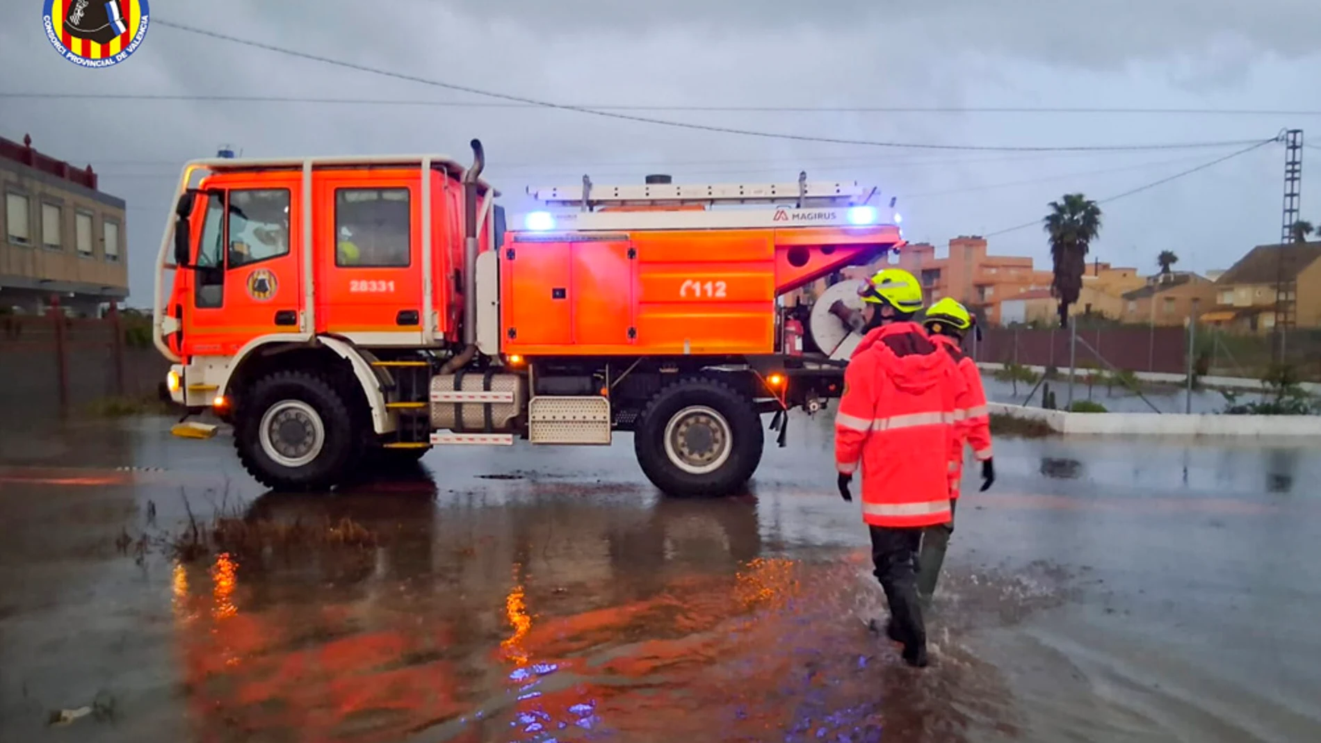 SUECA (VALENCIA), 29/09/2025.- Los bomberos del Consorcio Provincial de Valencia han realizado durante esta tarde una treintena de actuaciones relacionadas con las fuertes precipitaciones registradas en la provincia, principalmente en la zona de Cullera y Sueca, donde se han registrado sendas trombas de agua en las últimas horas. EFE/Bomberos de Valencia SOLO USO EDITORIAL/SOLO DISPONIBLE PARA ILUSTRAR LA NOTICIA QUE ACOMPAÑA (CRÉDITO OBLIGATORIO)