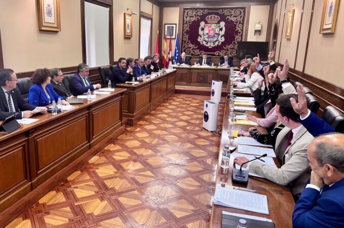Carlos García preside el pleno de la Diputación de Ávila