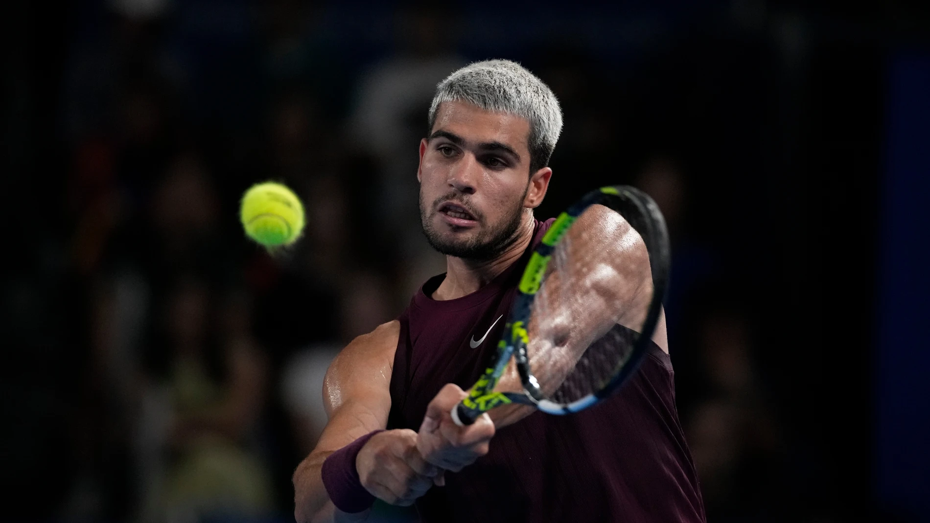 Spain's Carlos Alcaraz plays a shot against Norway's Casper Ruud during the men's singles semi final match of the Tokyo ATP 500 tennis tournament at Ariake Coliseum, in Tokyo, Monday, Sept. 29, 2025. (AP Photo/Louise Delmotte)