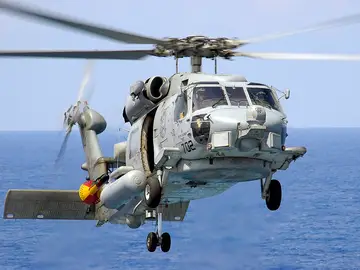Ni misiles ni torpedos: el mejor detalle del nuevo helicóptero de la Armada es su 'oído' infalible Ni misiles ni torpedos: el mejor detalle del nuevo helicóptero de la Armada es su 'oído' infalible