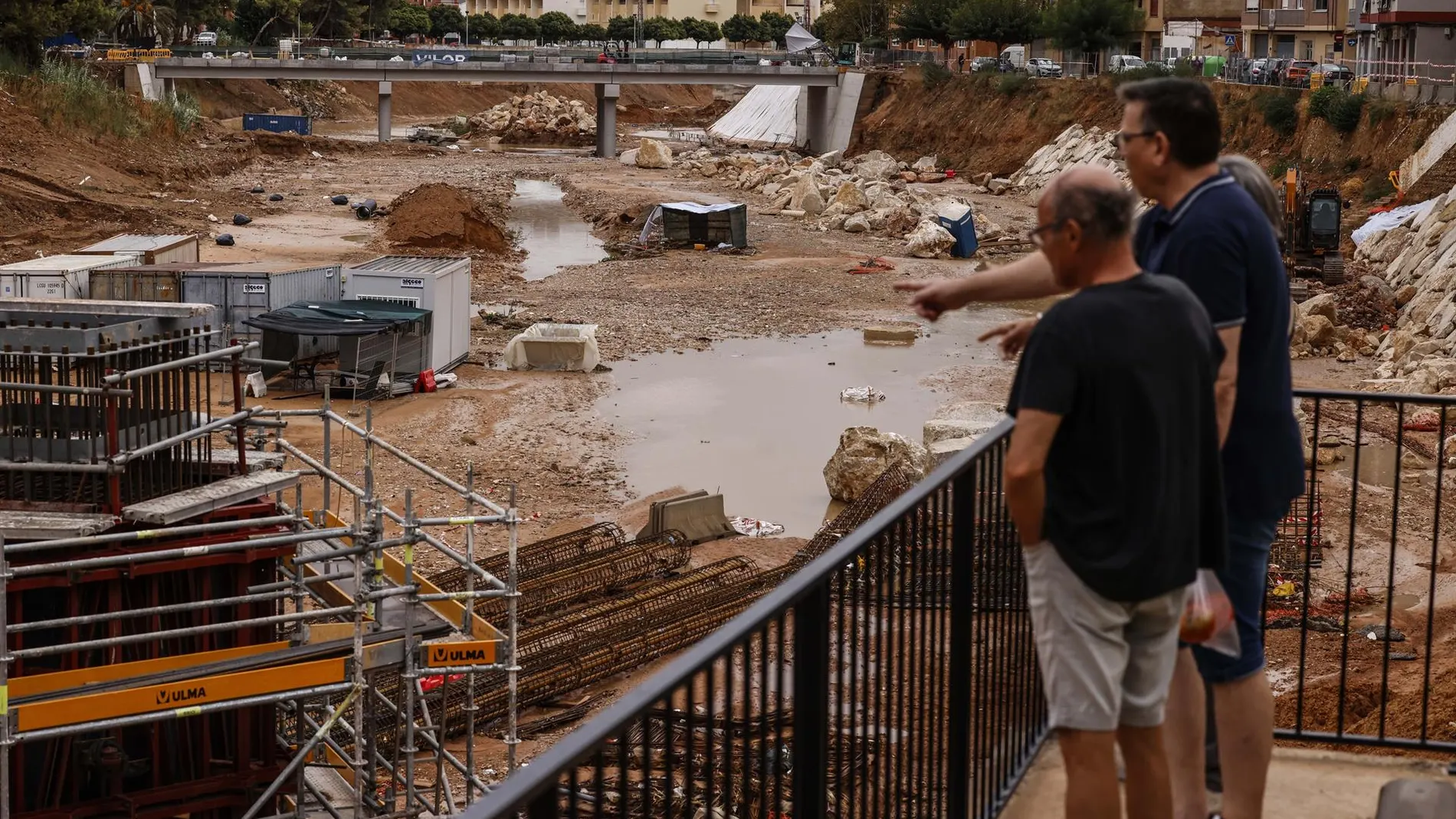 AMP2.- Vigilancia de barrancos, comercios cerrados y control a personas vulnerables, medidas en la zona dana por lluvias