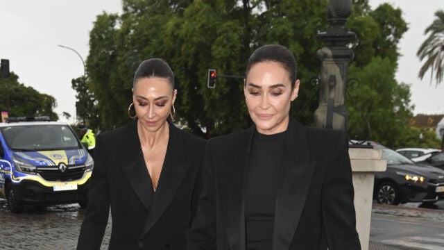 Los looks de Vicky Martín Berrocal y su hermana Rocío en los toros.