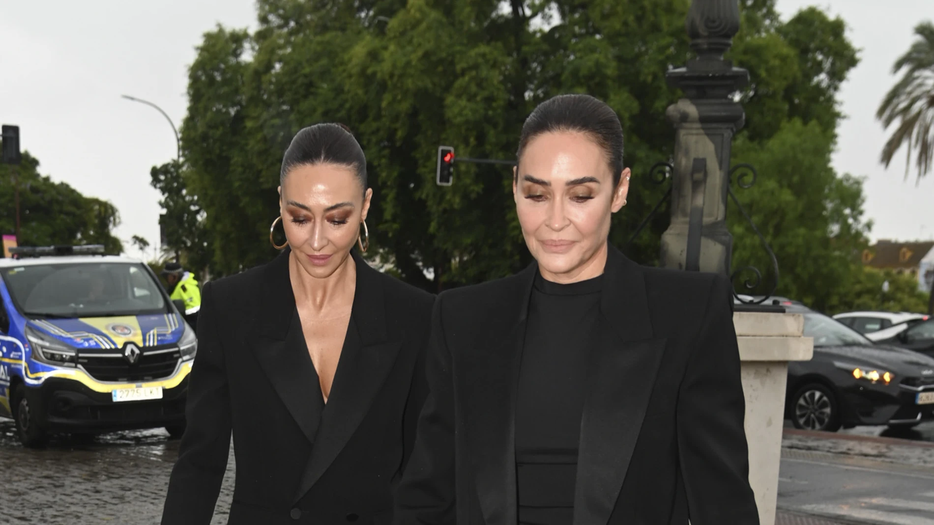 Los looks de Vicky Martín Berrocal y su hermana Rocío en los toros.