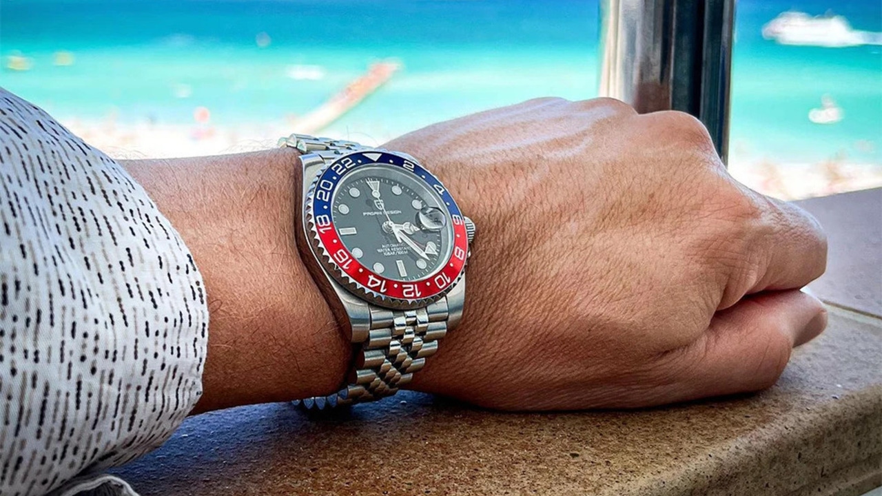El homenaje de Pagani al Rolex más icónico entre actores y futbolistas, a precio mínimo histórico