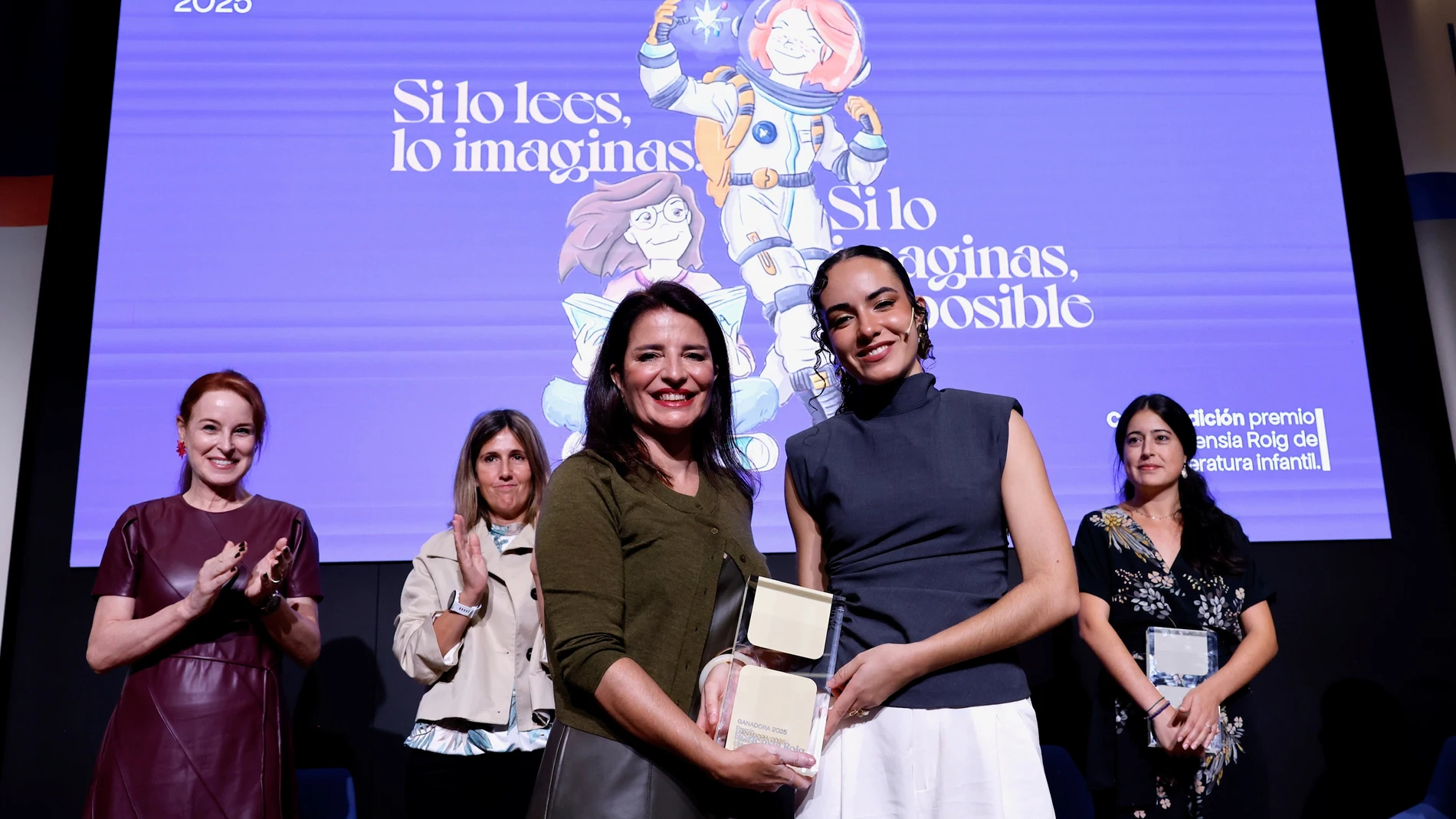 Hortensia Roig entrega el premio a Ana Ortiz