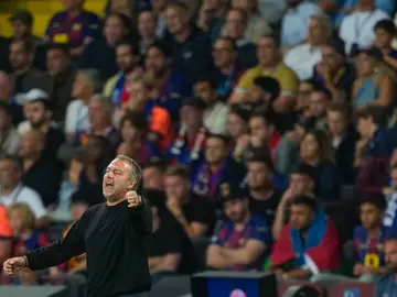 FC Barcelona vs PSG BARCELONA , 01/10/2025.- El técnico alemán del FC Barcelona, Hansi Flick, durante el partido de la primera fase de la Liga de Campeones que FC Barcelona y PSG disputan este miércoles en el estadio olímpico Lluis Companys. EFE/Alejandro García.