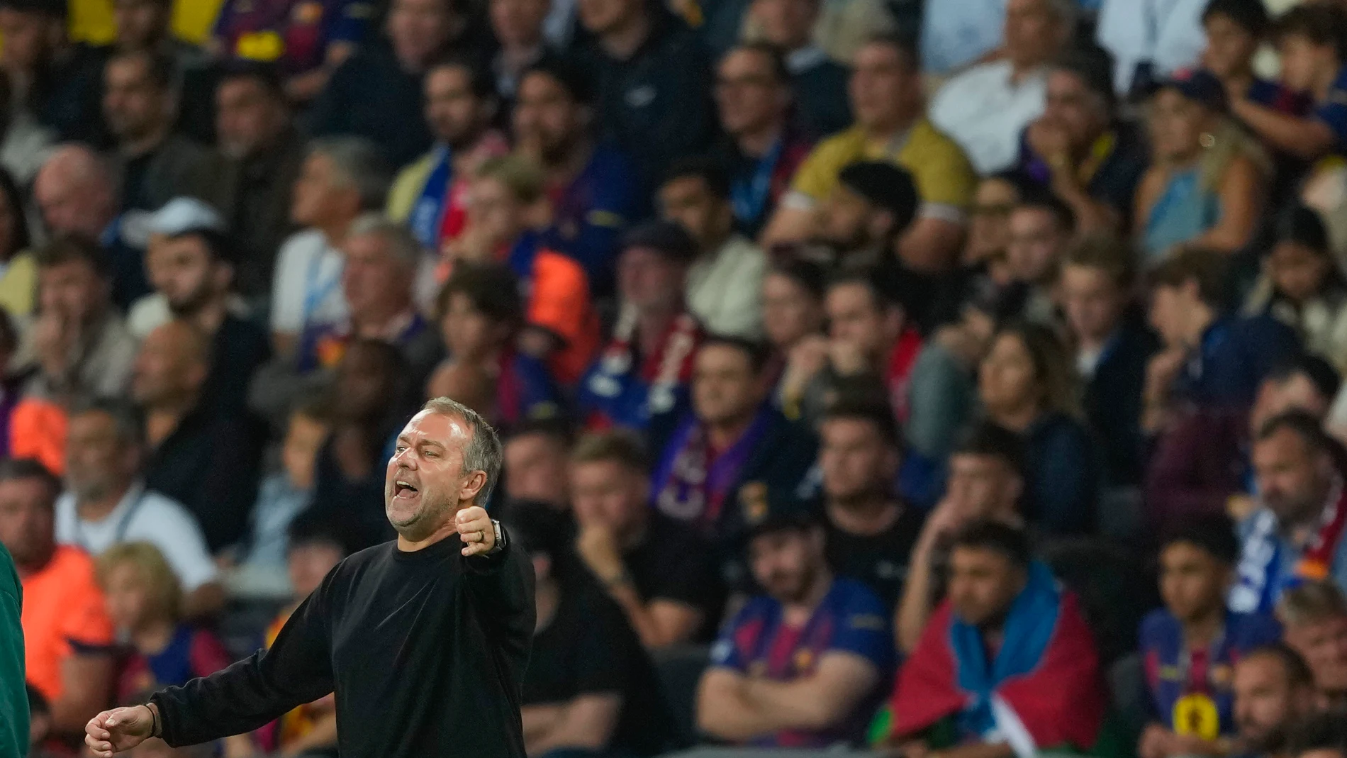 BARCELONA , 01/10/2025.- El técnico alemán del FC Barcelona, Hansi Flick, durante el partido de la primera fase de la Liga de Campeones que FC Barcelona y PSG disputan este miércoles en el estadio olímpico Lluis Companys. EFE/Alejandro García.